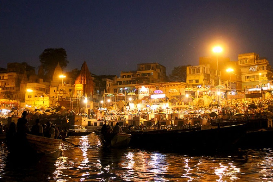 090544471dashaawamedh ghat main